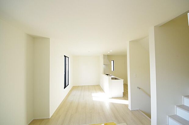 家族皆方が一番長い時間を共有するリビング ダイニング。快適な空間としてご利用いただけます。