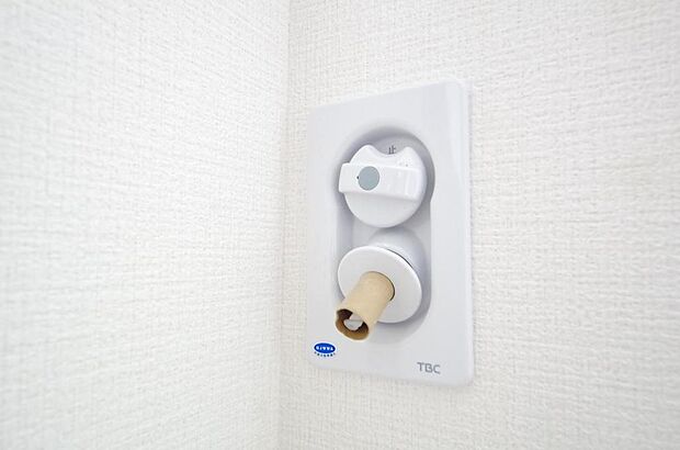 洗濯機用の給水口には蛇口ではなく、全自動洗濯機が設置できる専用の給水口が設置されております。