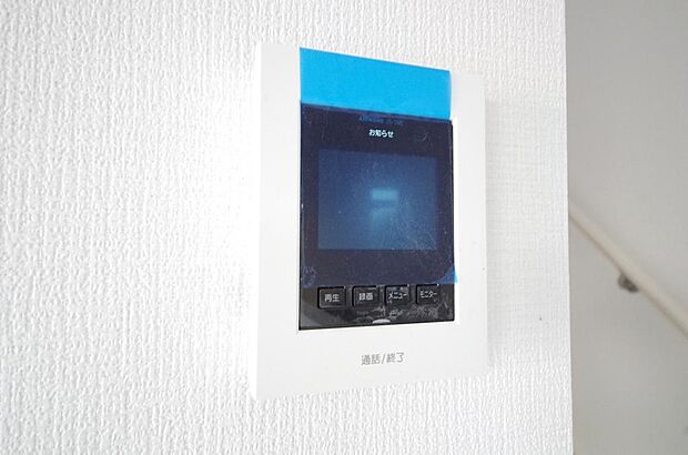 来訪者を映像と音声で確認可能なので、煩わしいセールスにも住戸内で対話可能です。