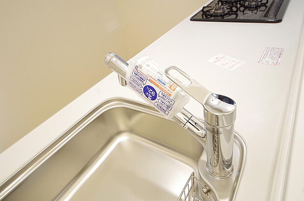 レバー操作一つで水量、温度も調節可能です。また、蛇口には浄水カートリッジも内蔵可能です。