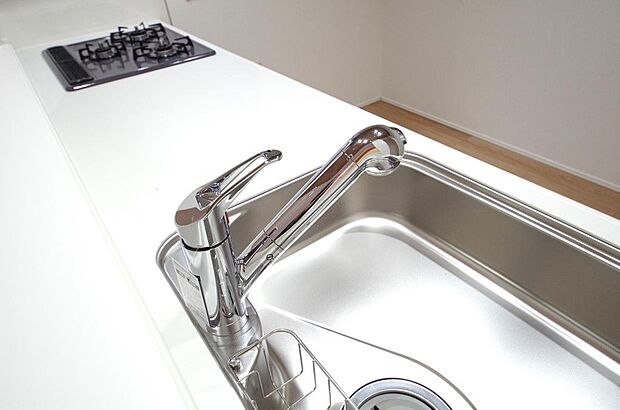 レバー操作一つで水量、温度も調節可能です。また、蛇口には浄水カートリッジも内蔵可能です。