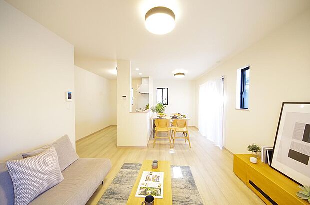 家族皆方が一番長い時間を共有するリビング ダイニング。快適な空間としてご利用いただけます。