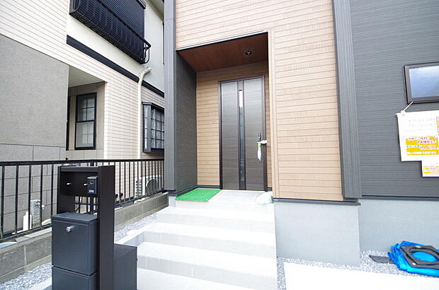 家族を心地よく迎えたり、お客様を心からお迎えしたり、おもてなしの心をもって迎え入れます。