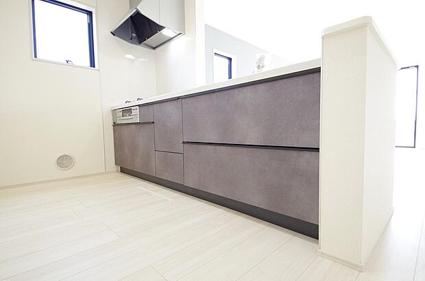 収納豊富で、日々のお料理から後片付けまで快適に、はかどるキッチンです。