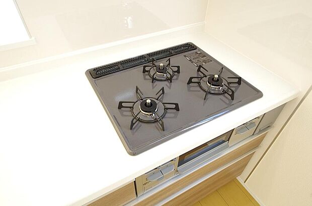 ガスコンロにはSiセンサーが組み込まれています。長時間の使用の際にセンサーが自動でストップします。