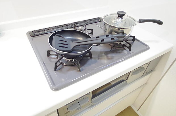 ガスコンロにはSiセンサーが組み込まれています。長時間の使用の際にセンサーが自動でストップします。