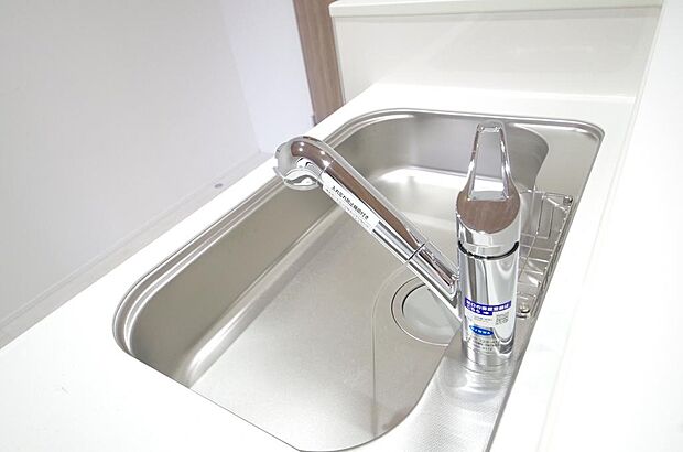 レバー操作一つで水量、温度も調節可能です。また、蛇口には浄水カートリッジも内蔵可能です。