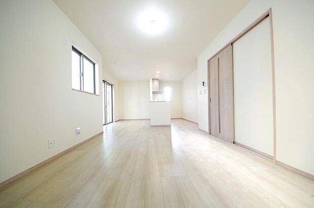 家族皆方が一番長い時間を共有するリビング ダイニング。快適な空間としてご利用いただけます。