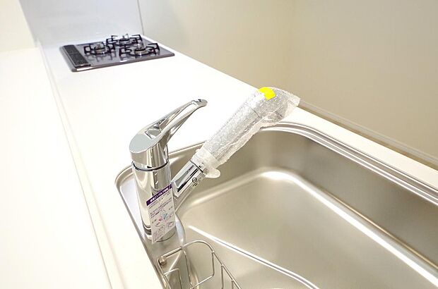 レバー操作一つで水量、温度も調節可能です。また、蛇口には浄水カートリッジも内蔵可能です。