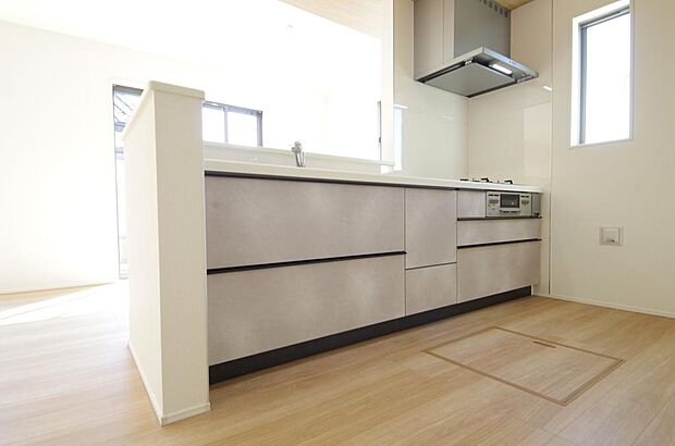 収納豊富で、日々のお料理から後片付けまで快適に、はかどるキッチンです。