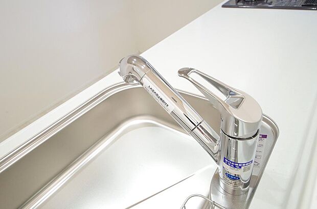 レバー操作一つで水量、温度も調節可能です。また、蛇口には浄水カートリッジも内蔵可能です。