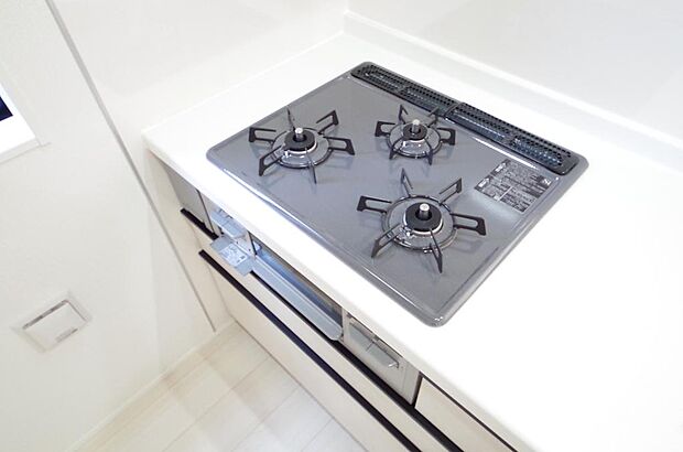 ガスコンロにはSiセンサーが組み込まれています。長時間の使用の際にセンサーが自動でストップします。