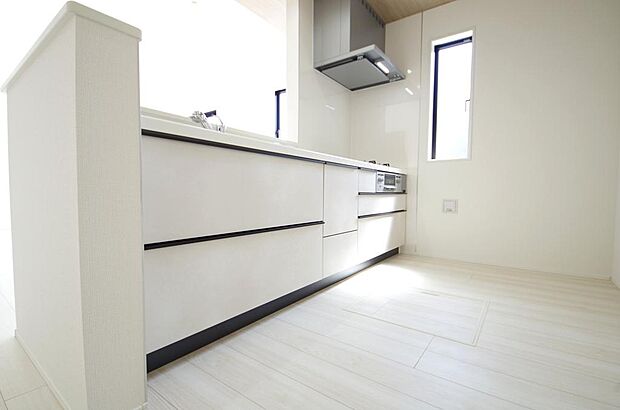 収納豊富で、日々のお料理から後片付けまで快適に、はかどるキッチンです。