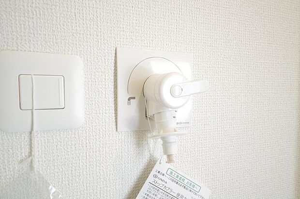 洗濯機用の給水口には蛇口ではなく、全自動洗濯機が設置できる専用の給水口が設置されております。