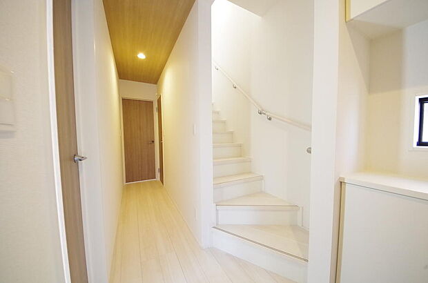 家族を心地よく迎えたり、お客様を心からお迎えしたり、おもてなしの心をもって迎え入れます。