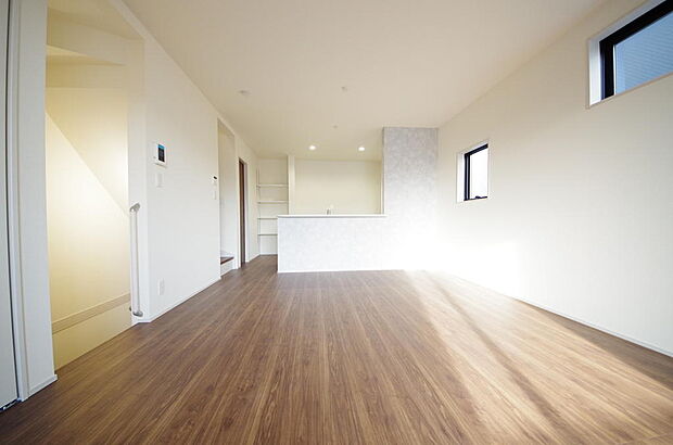 家族皆方が一番長い時間を共有するリビング ダイニング。快適な空間としてご利用いただけます。