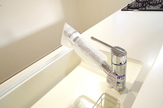 レバー操作一つで水量、温度も調節可能です。また、蛇口には浄水カートリッジも内蔵可能です。