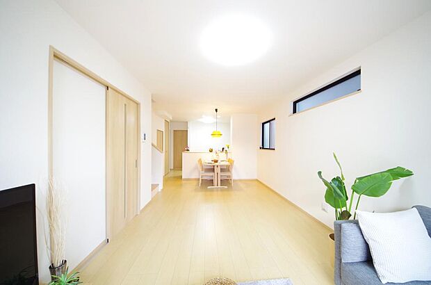 家族皆方が一番長い時間を共有するリビング ダイニング。快適な空間としてご利用いただけます。