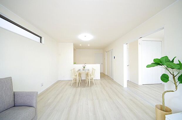 家族皆方が一番長い時間を共有するリビング ダイニング。快適な空間としてご利用いただけます。