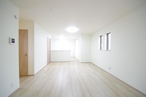 家族皆方が一番長い時間を共有するリビング ダイニング。快適な空間としてご利用いただけます。