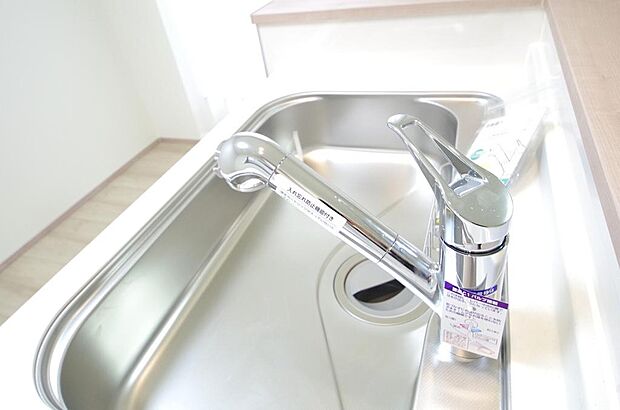 レバー操作一つで水量、温度も調節可能です。また、蛇口には浄水カートリッジも内蔵可能です。