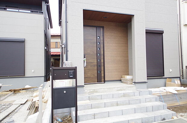 家族を心地よく迎えたり、お客様を心からお迎えしたり、おもてなしの心をもって迎え入れます。