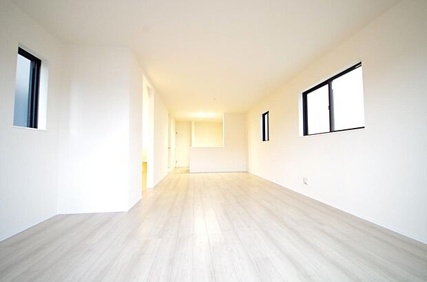 家族皆方が一番長い時間を共有するリビング ダイニング。快適な空間としてご利用いただけます。