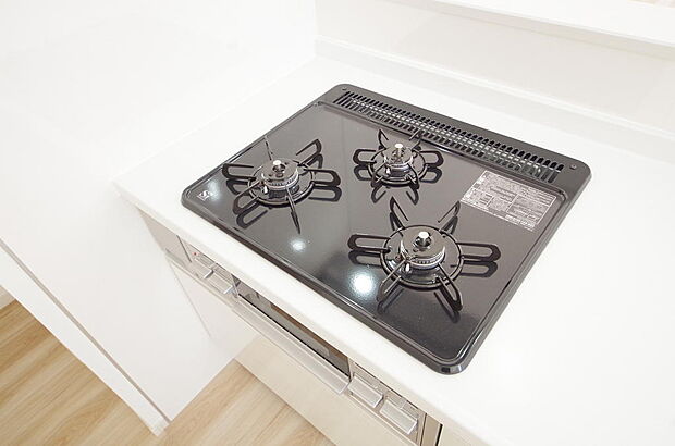 IHクッキングヒーターは火を使わないので、小さなお子様がいても奥様も安心です。