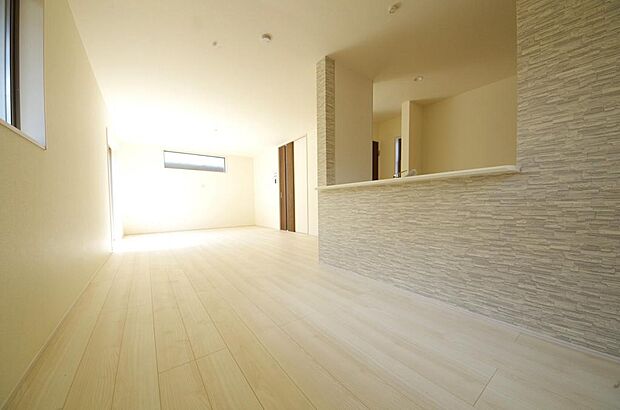 家族皆方が一番長い時間を共有するリビング ダイニング。快適な空間としてご利用いただけます。