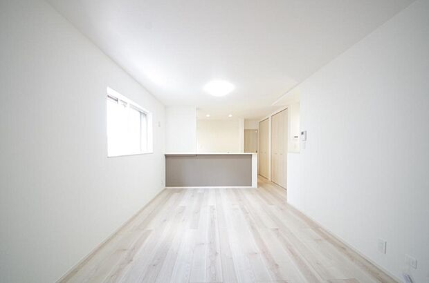 家族皆方が一番長い時間を共有するリビング ダイニング。快適な空間としてご利用いただけます。