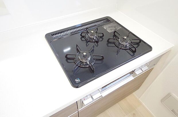 ガスコンロにはSiセンサーが組み込まれています。長時間の使用の際にセンサーが自動でストップします。