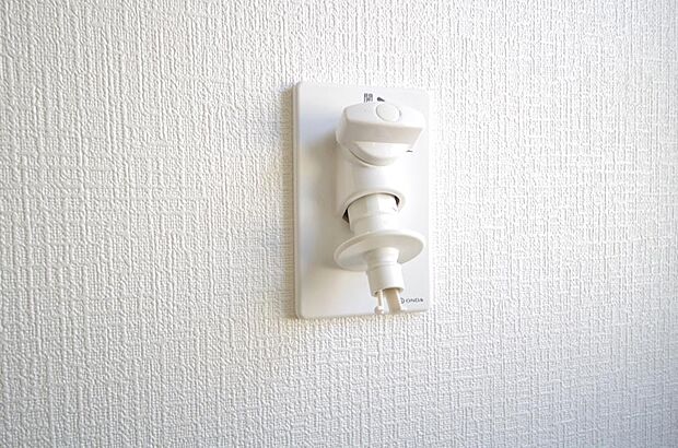 洗濯機用の給水口には蛇口ではなく、全自動洗濯機が設置できる専用の給水口が設置されております。