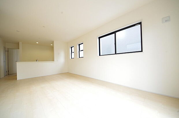 家族皆方が一番長い時間を共有するリビング ダイニング。快適な空間としてご利用いただけます。