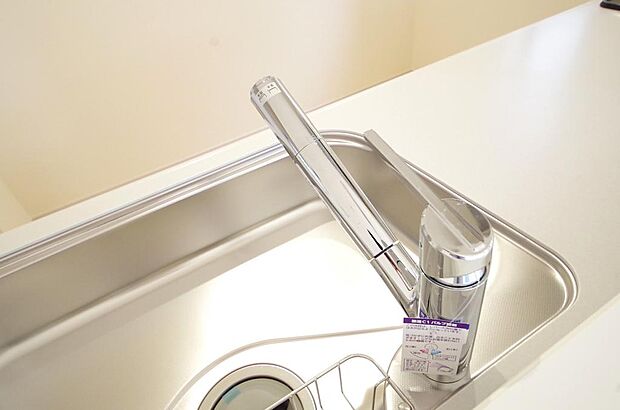 レバー操作一つで水量、温度も調節可能です。また、蛇口には浄水カートリッジも内蔵可能です。