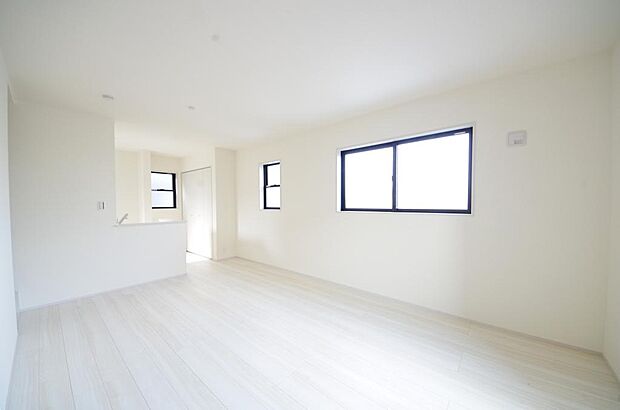 家族皆方が一番長い時間を共有するリビング ダイニング。快適な空間としてご利用いただけます。