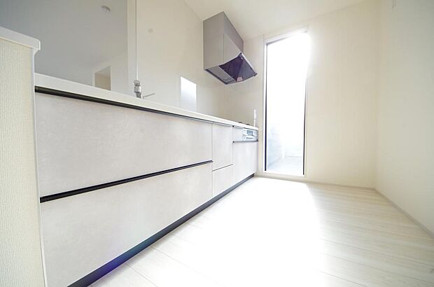 収納豊富で、日々のお料理から後片付けまで快適に、はかどるキッチンです。