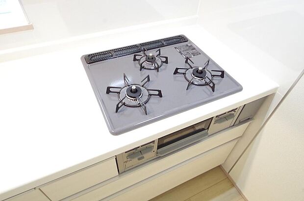 ガスコンロにはSiセンサーが組み込まれています。長時間の使用の際にセンサーが自動でストップします。