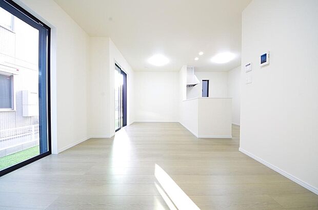 家族皆方が一番長い時間を共有するリビング ダイニング。快適な空間としてご利用いただけます。