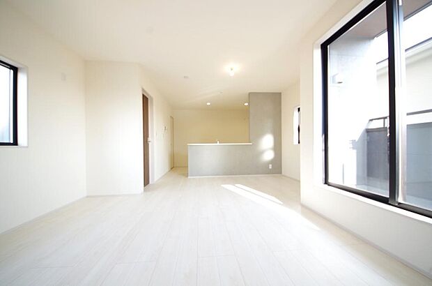 家族皆方が一番長い時間を共有するリビング ダイニング。快適な空間としてご利用いただけます。