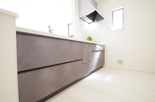 収納豊富で、日々のお料理から後片付けまで快適に、はかどるキッチンです。