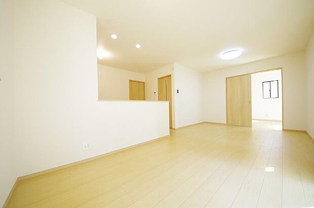 家族皆方が一番長い時間を共有するリビング ダイニング。快適な空間としてご利用いただけます。