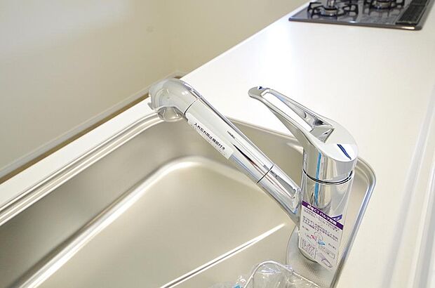 レバー操作一つで水量、温度も調節可能です。また、蛇口には浄水カートリッジも内蔵可能です。