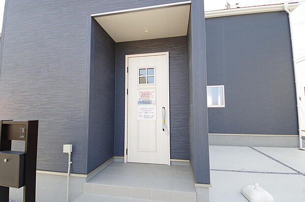 家族を心地よく迎えたり、お客様を心からお迎えしたり、おもてなしの心をもって迎え入れます。