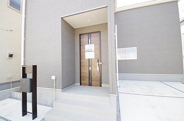 家族を心地よく迎えたり、お客様を心からお迎えしたり、おもてなしの心をもって迎え入れます。