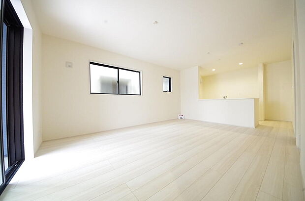 家族皆方が一番長い時間を共有するリビング ダイニング。快適な空間としてご利用いただけます。