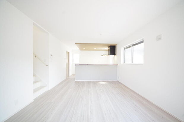 家族皆方が一番長い時間を共有するリビング ダイニング。快適な空間としてご利用いただけます。