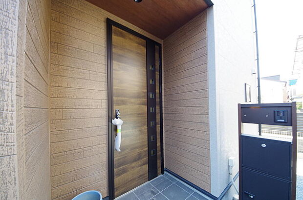 家族を心地よく迎えたり、お客様を心からお迎えしたり、おもてなしの心をもって迎え入れます。