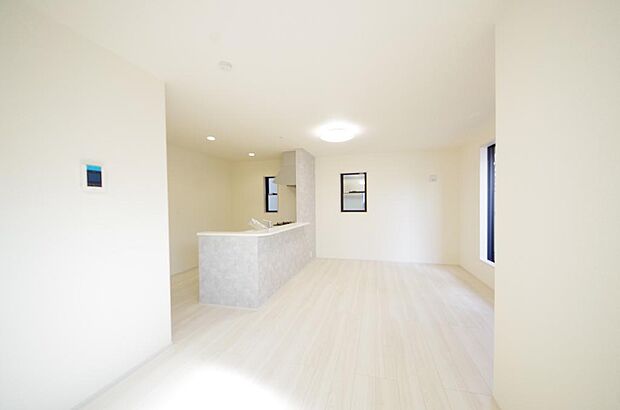 家族皆方が一番長い時間を共有するリビング ダイニング。快適な空間としてご利用いただけます。