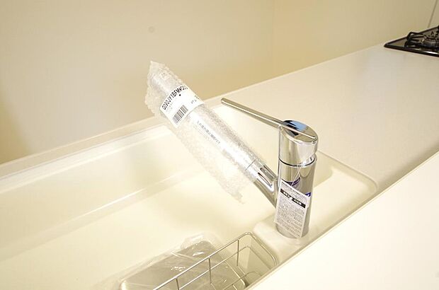 レバー操作一つで水量、温度も調節可能です。また、蛇口には浄水カートリッジも内蔵可能です。