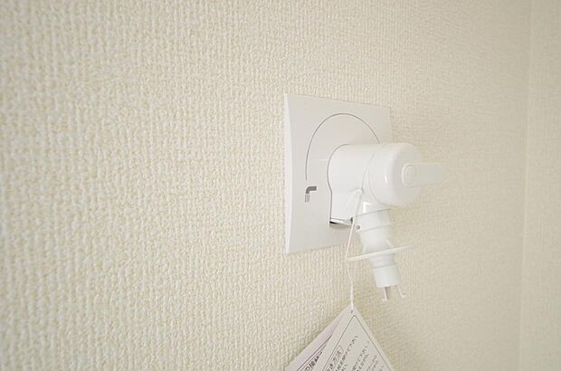 洗濯機用の給水口には蛇口ではなく、全自動洗濯機が設置できる専用の給水口が設置されております。